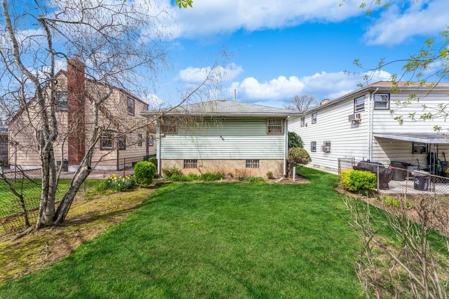 Single Family Tioga Dr  Queens, NY 11412, MLS-850030-6