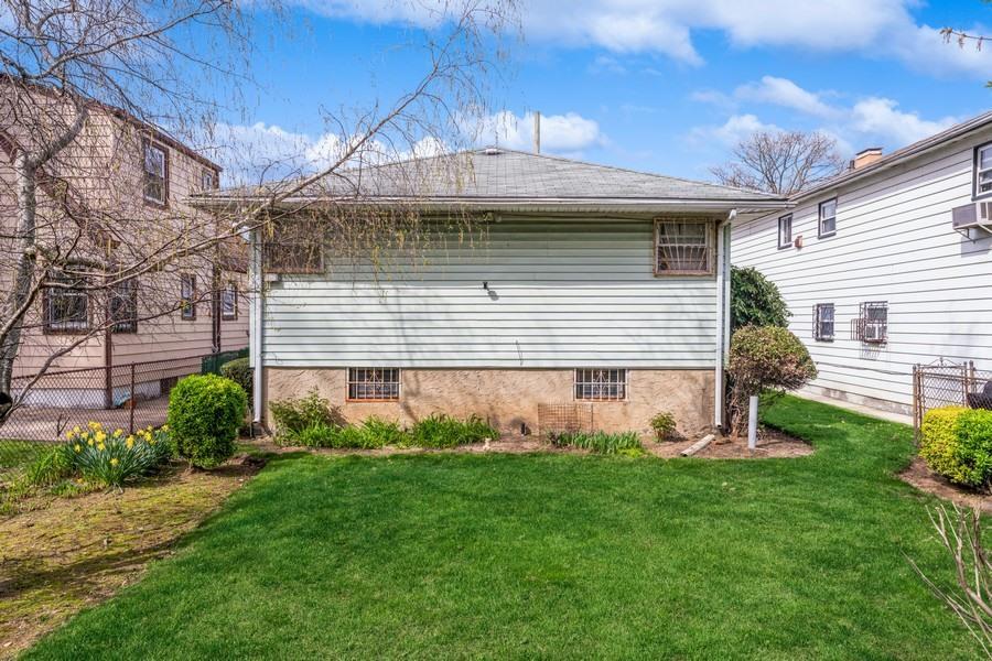 Single Family Tioga Dr  Queens, NY 11412, MLS-850030-7