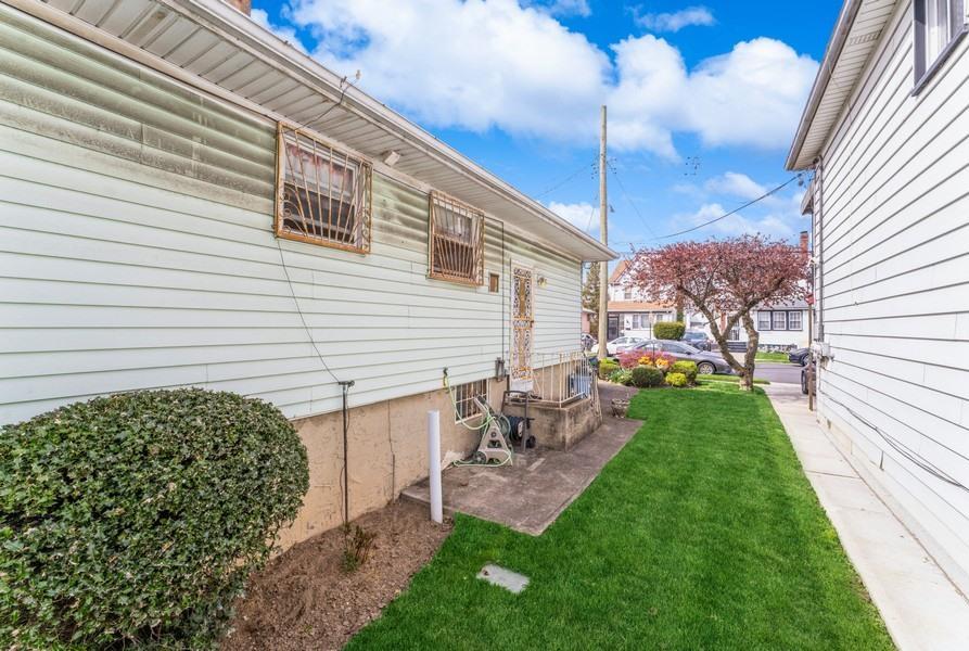 Single Family Tioga Dr  Queens, NY 11412, MLS-850030-8
