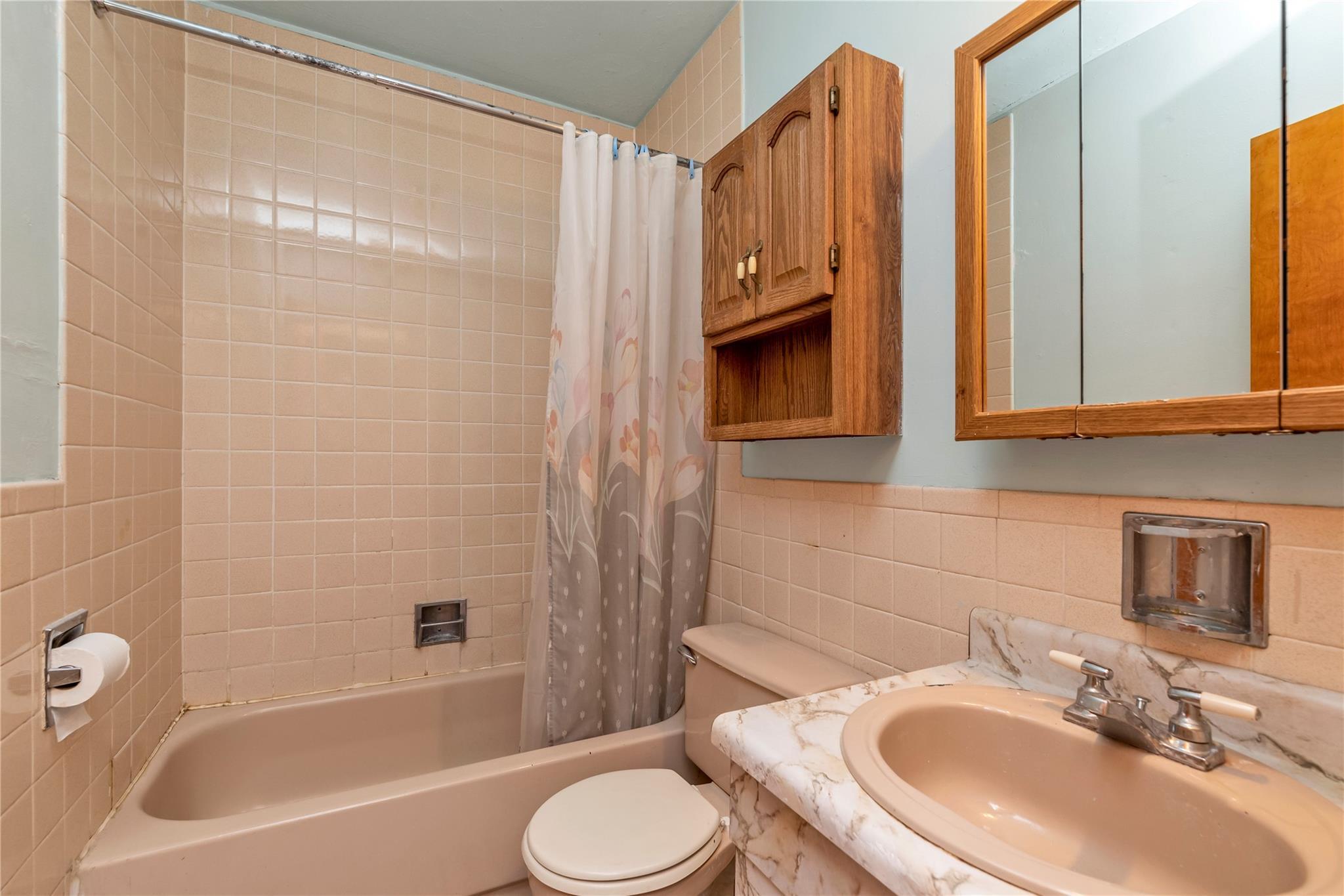 Single Family Old Country  Suffolk County, NY 11747, MLS-850052-16