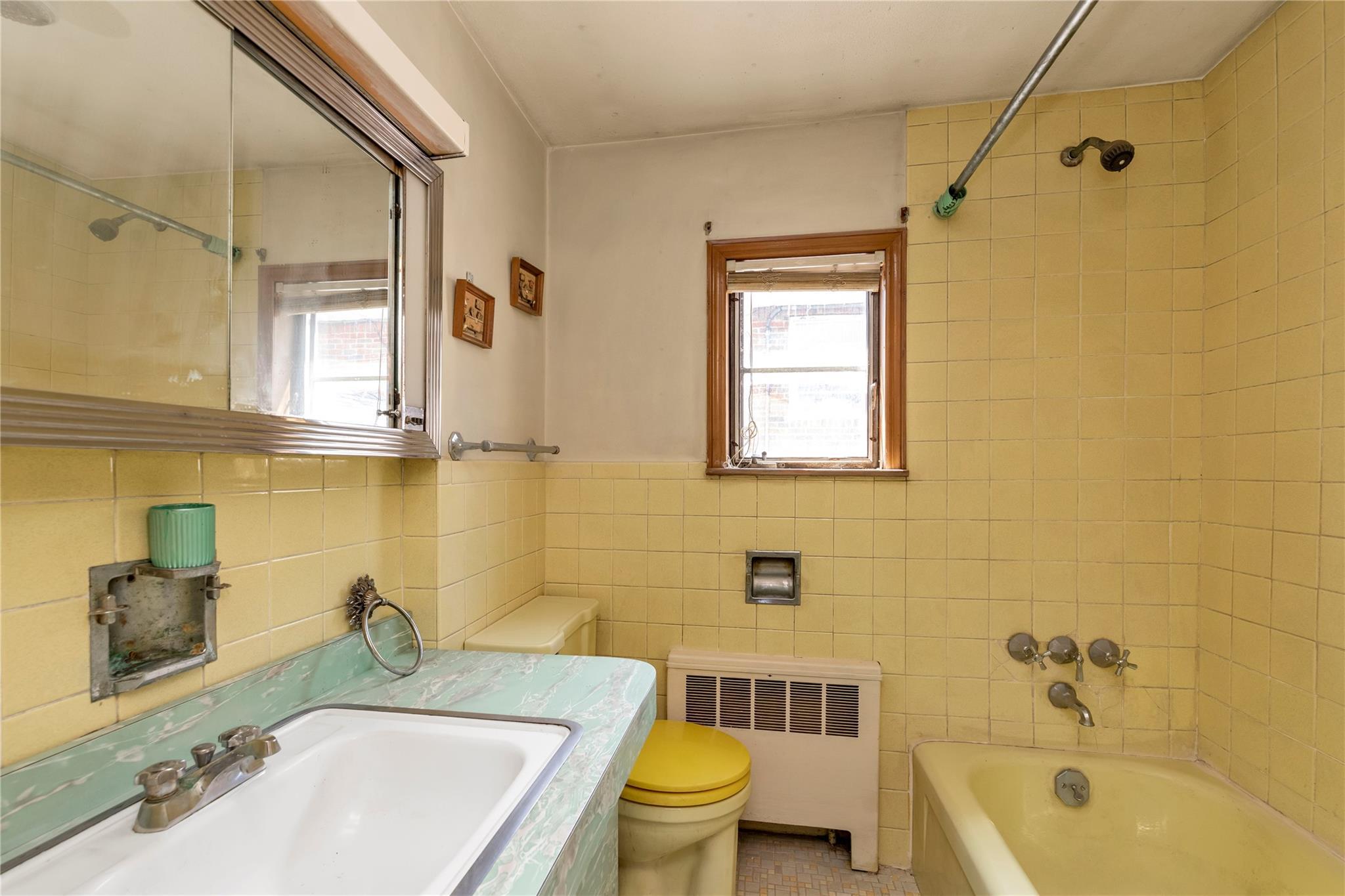 Single Family Old Country  Suffolk County, NY 11747, MLS-850052-25