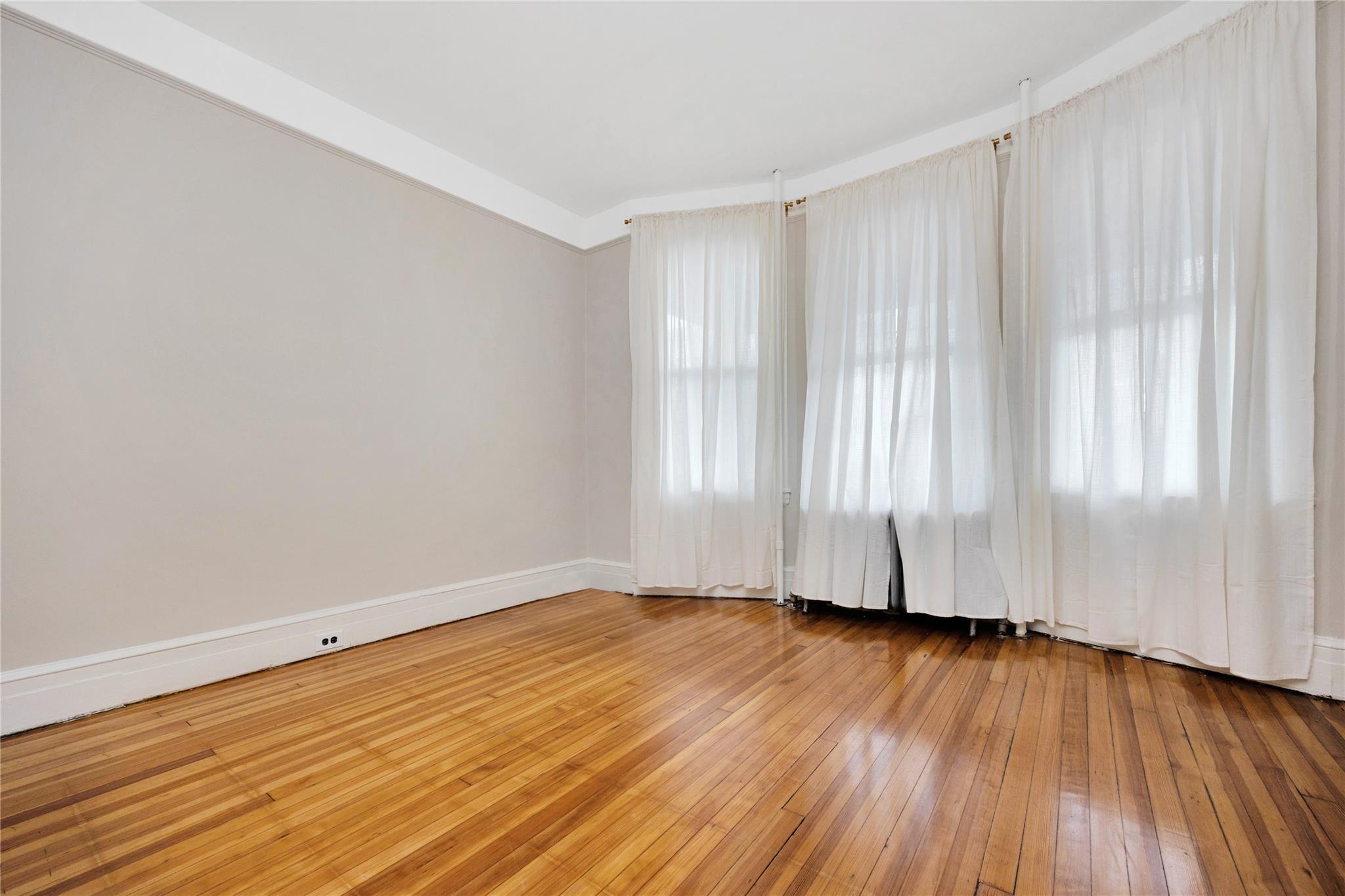 Single Family 114th  Queens, NY 11356, MLS-850064-2