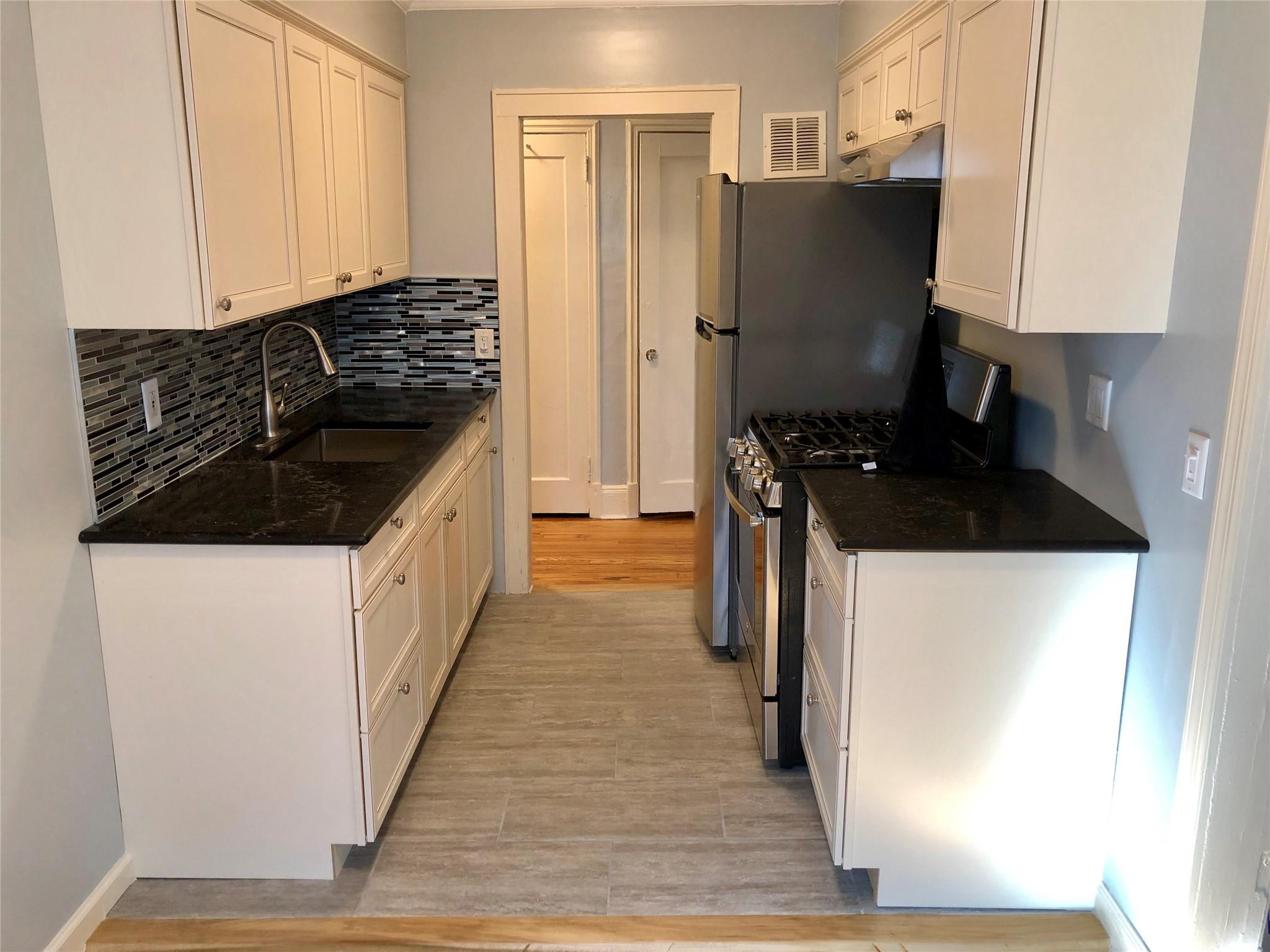 Apartment Pine  Queens, NY 11363, MLS-850075-3