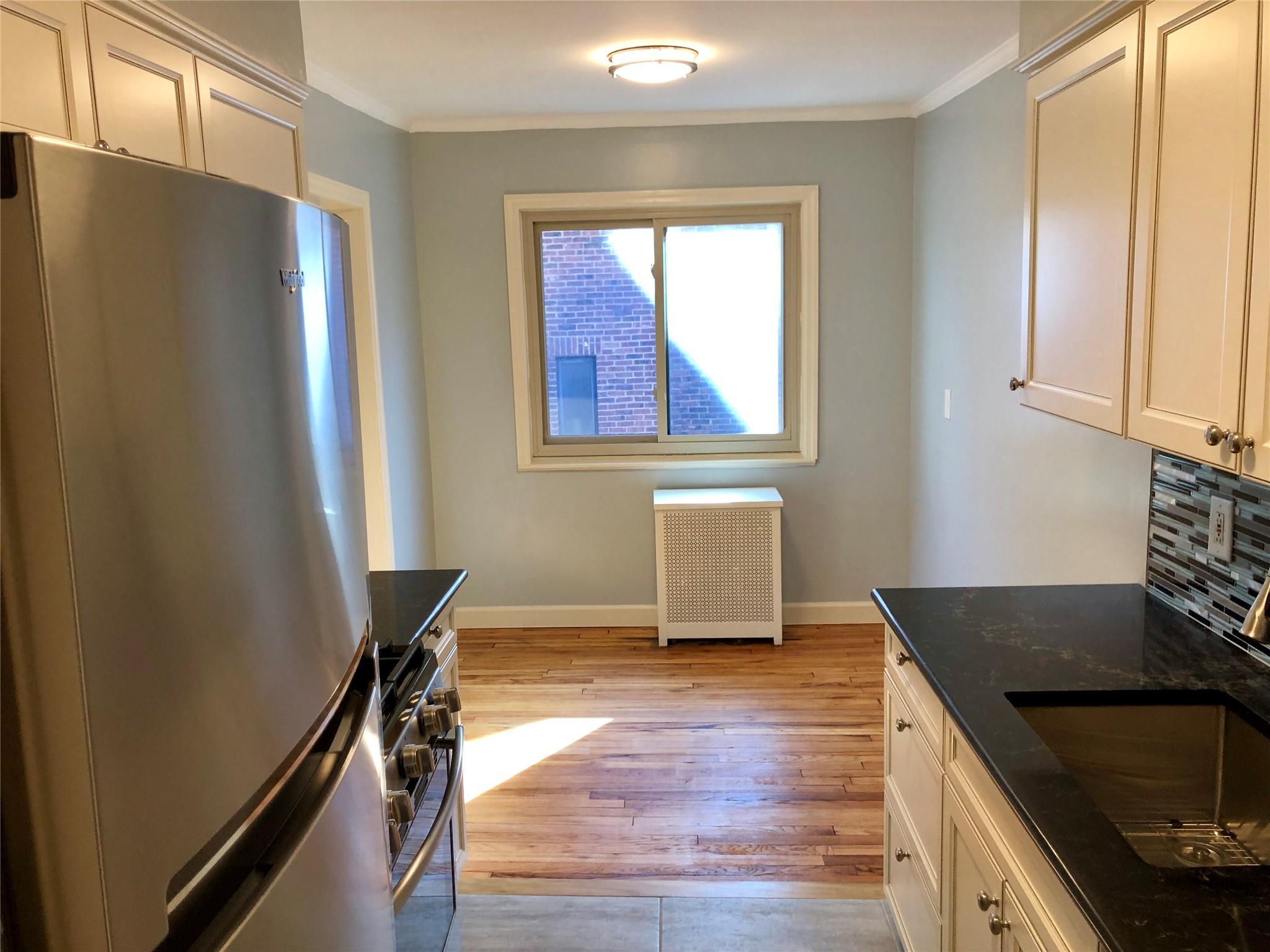 Apartment Pine  Queens, NY 11363, MLS-850075-4