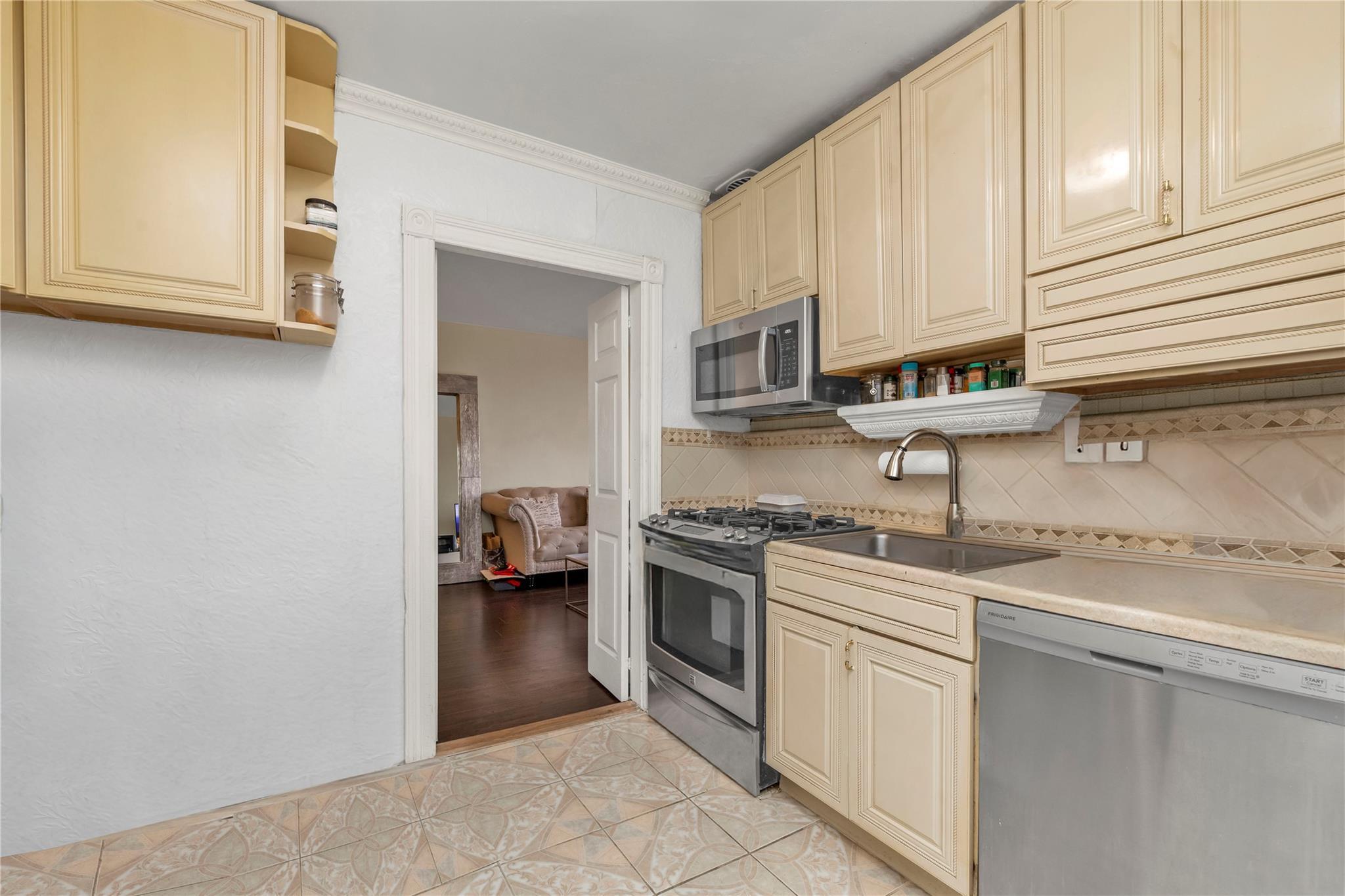 Coop 71st  Queens, NY 11367, MLS-850088-11