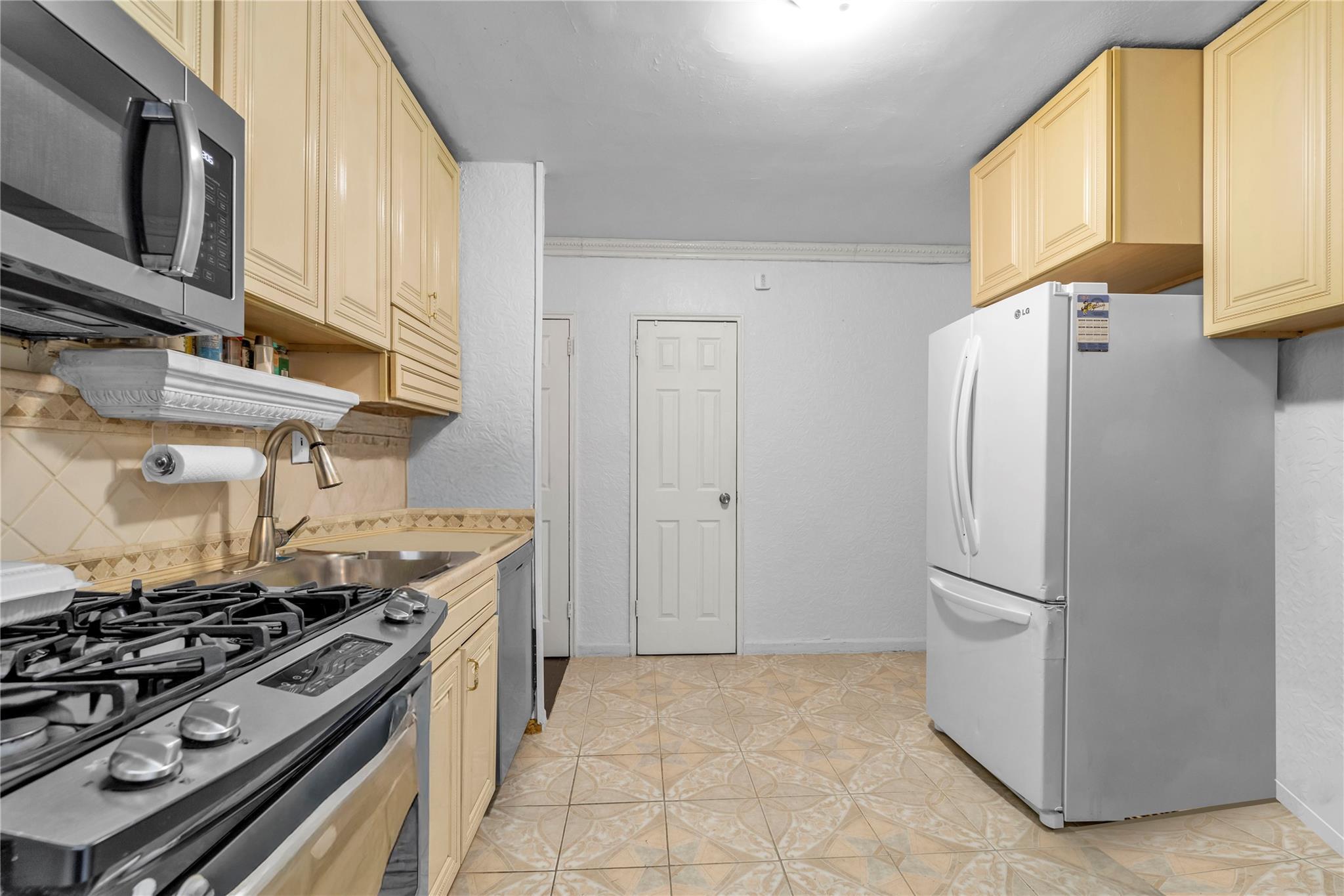 Coop 71st  Queens, NY 11367, MLS-850088-12
