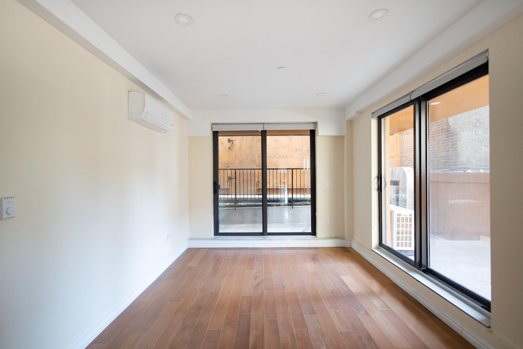 Apartment West 50th  Manhattan, NY 10019, MLS-850097-2