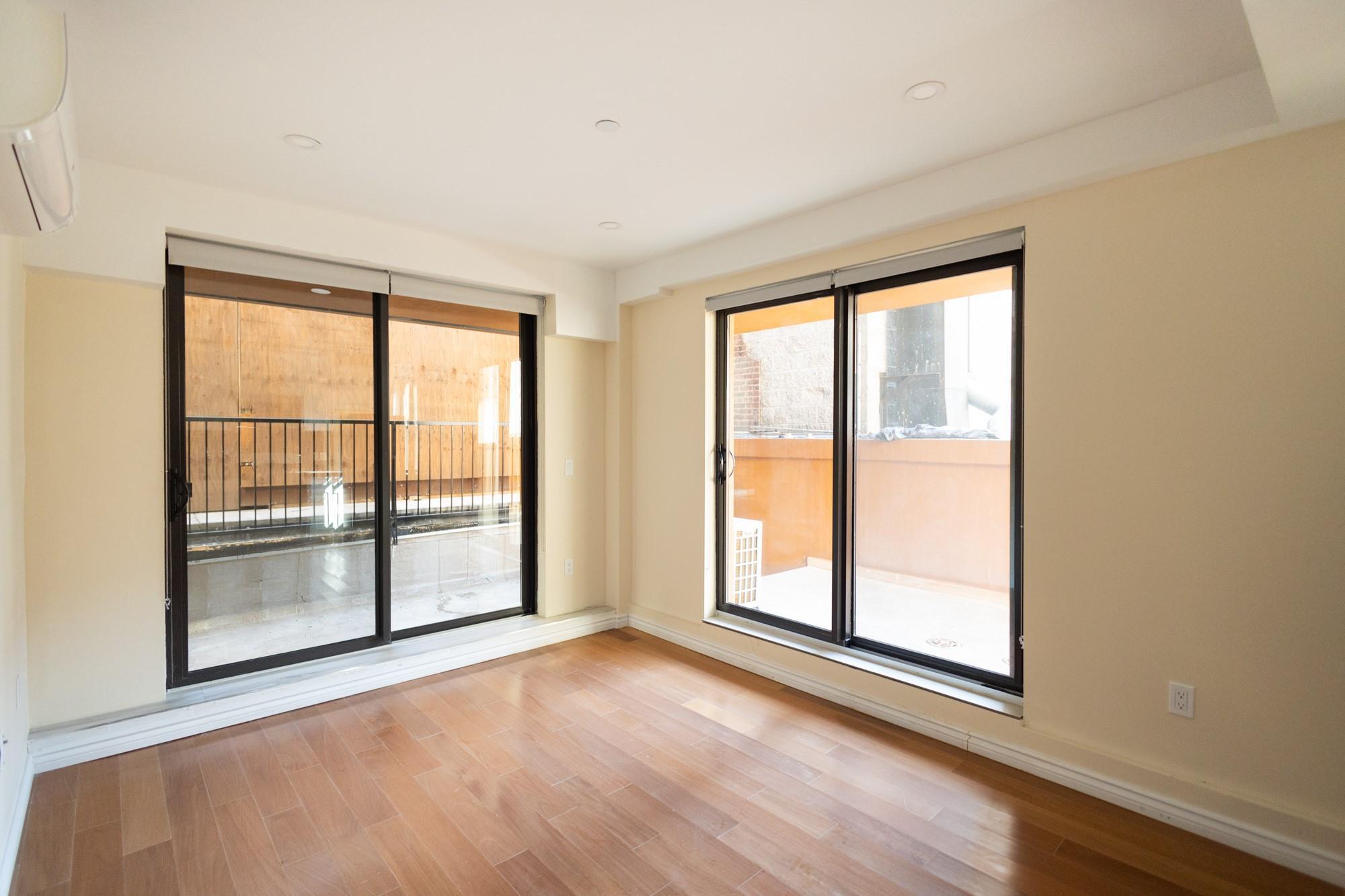 Apartment West 50th  Manhattan, NY 10019, MLS-850097-3