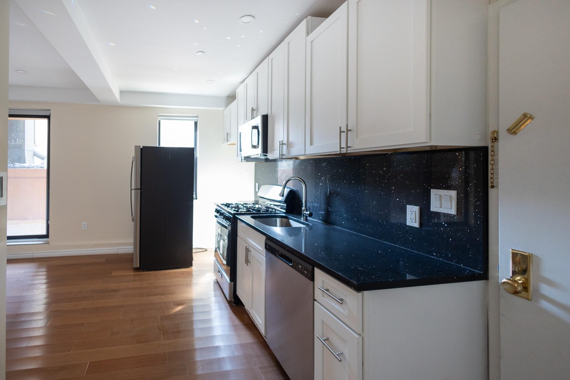 Apartment West 50th  Manhattan, NY 10019, MLS-850097-8