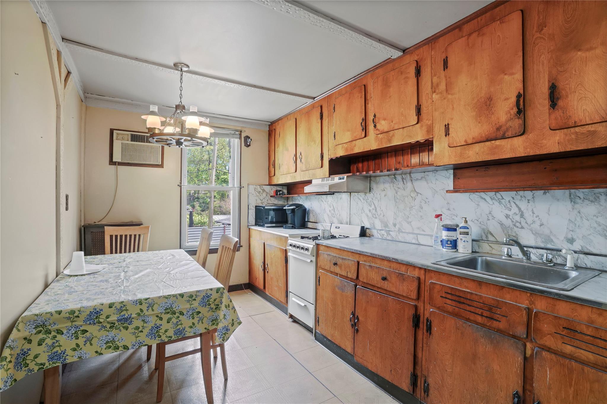 Single Family Nurge  Queens, NY 11378, MLS-850183-3
