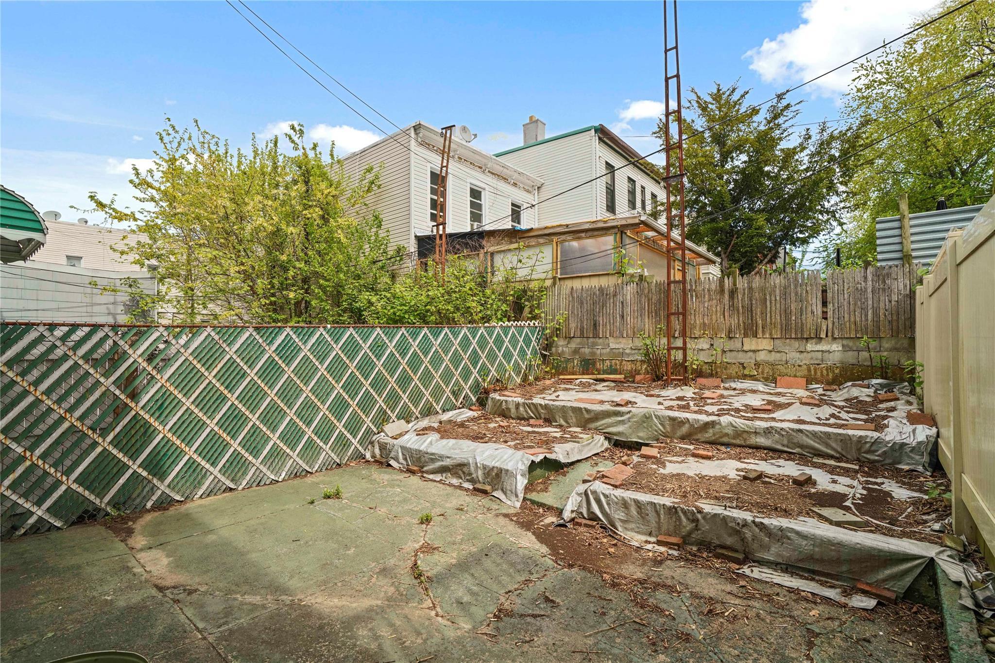 Single Family Nurge  Queens, NY 11378, MLS-850183-32