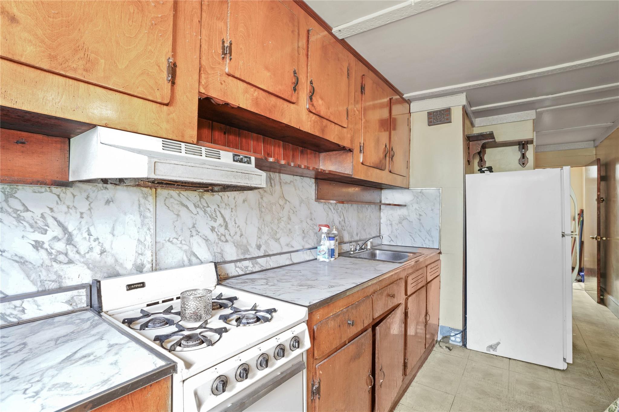 Single Family Nurge  Queens, NY 11378, MLS-850183-6