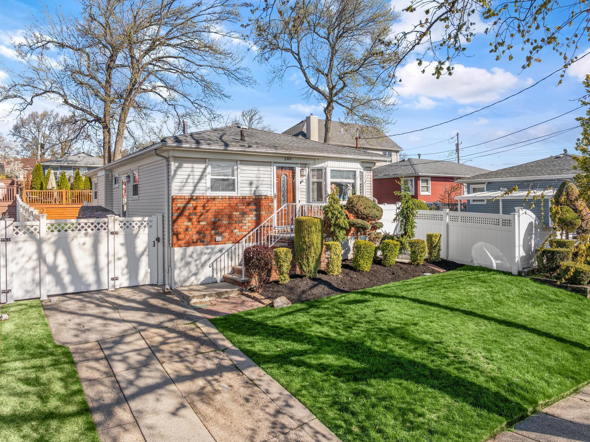 Single Family Railroad  Staten Island, NY 10306, MLS-850227-2