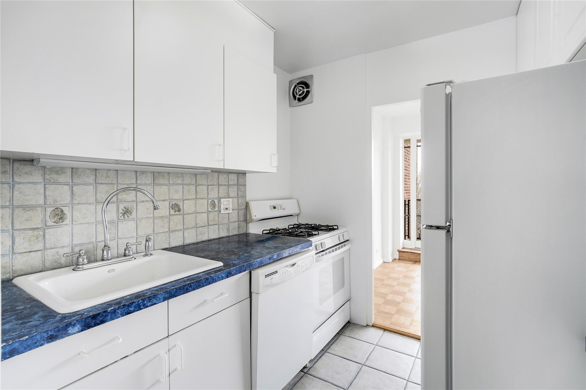 Coop Palisade  Bronx, NY 10463, MLS-850256-8