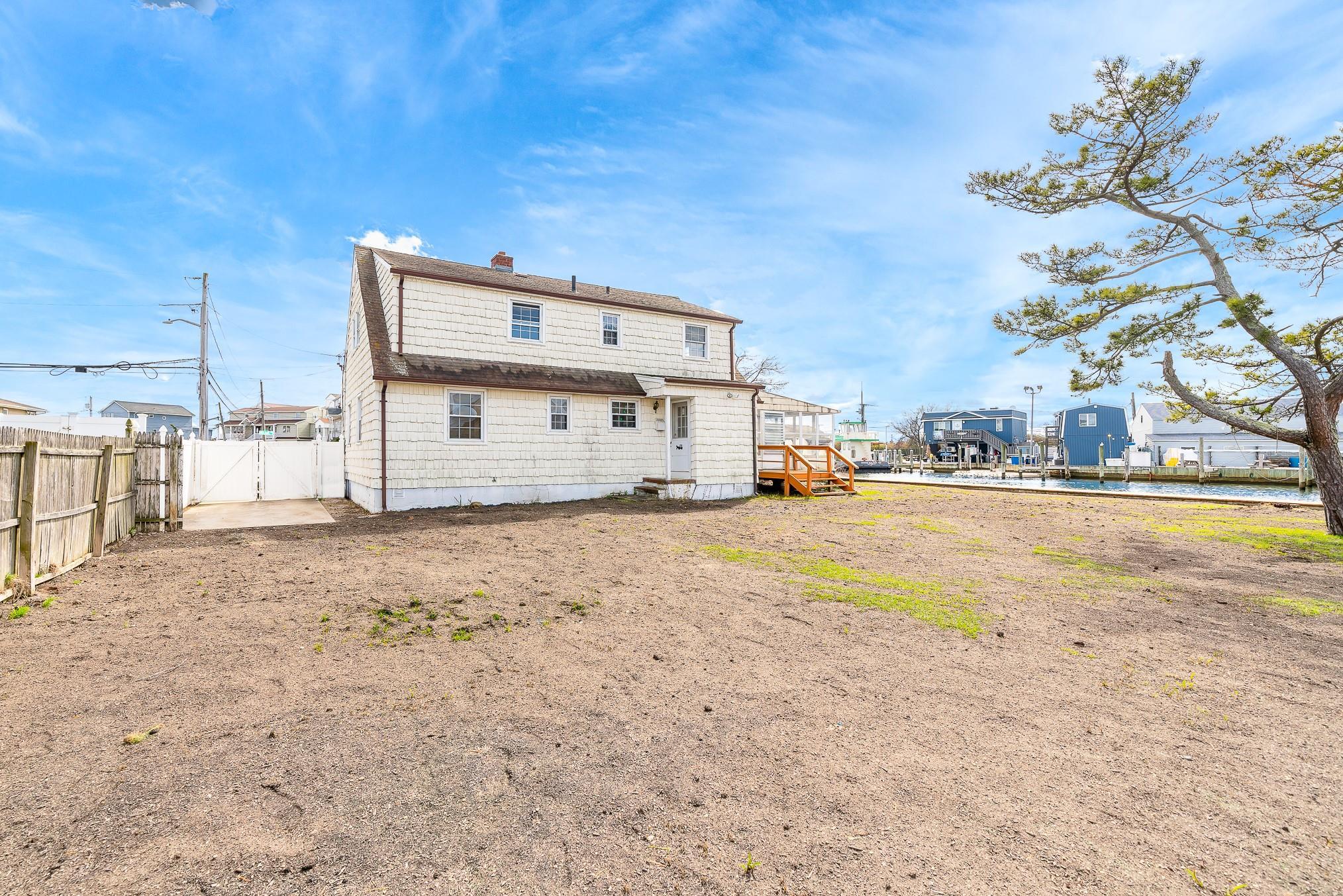Single Family Mitchell  Suffolk County, NY 11702, MLS-850262-26