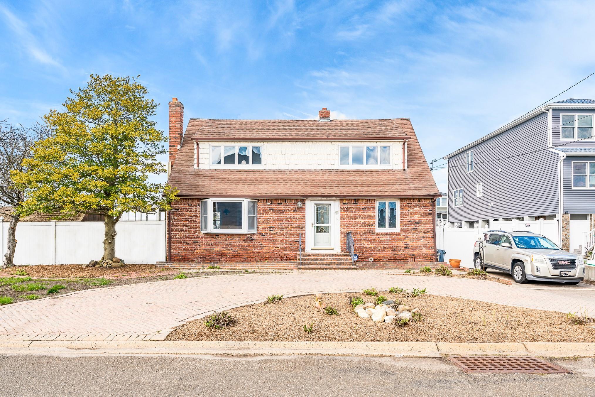Single Family Mitchell  Suffolk County, NY 11702, MLS-850262-3