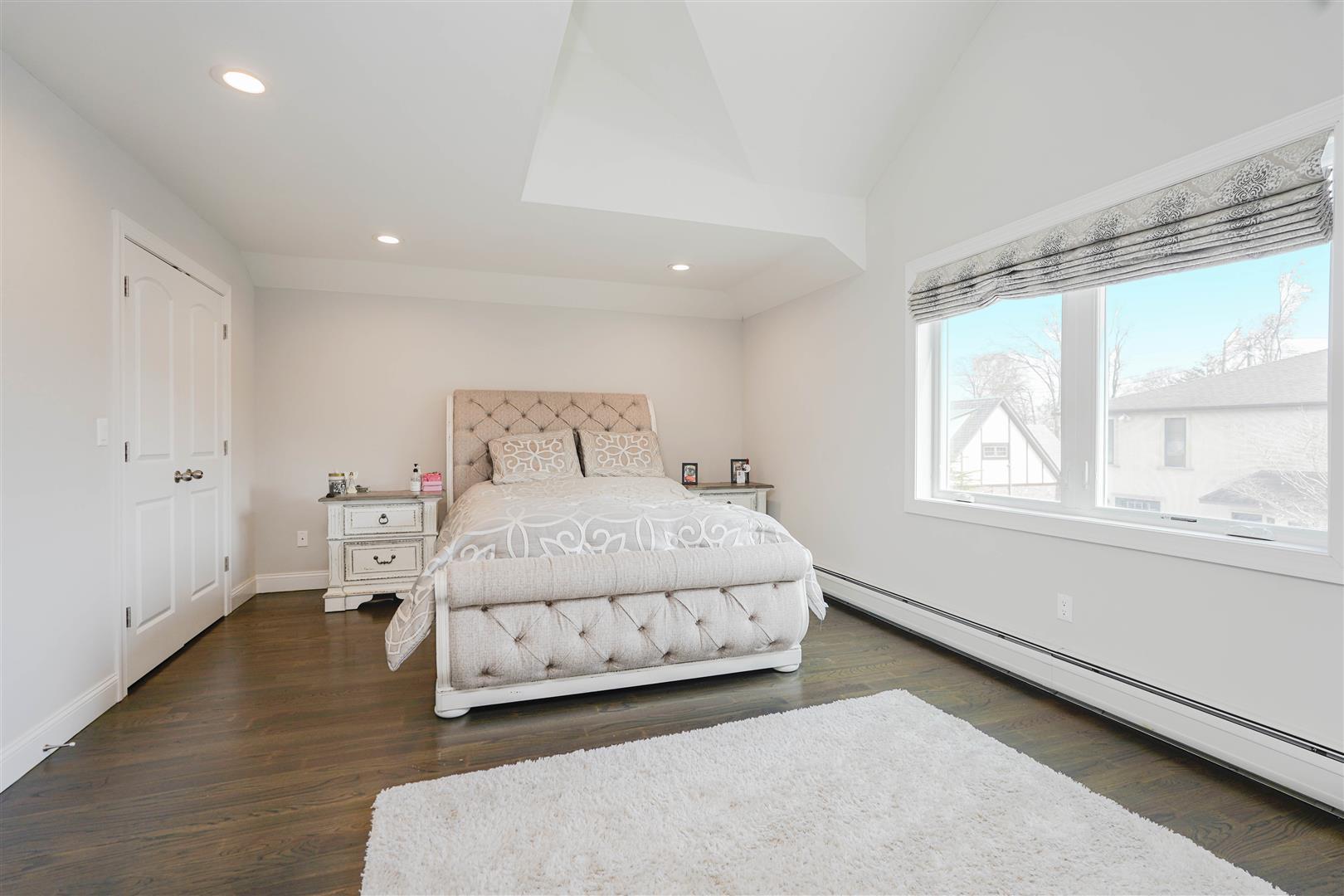 Single Family Darlington  Staten Island, NY 10309, MLS-850264-24