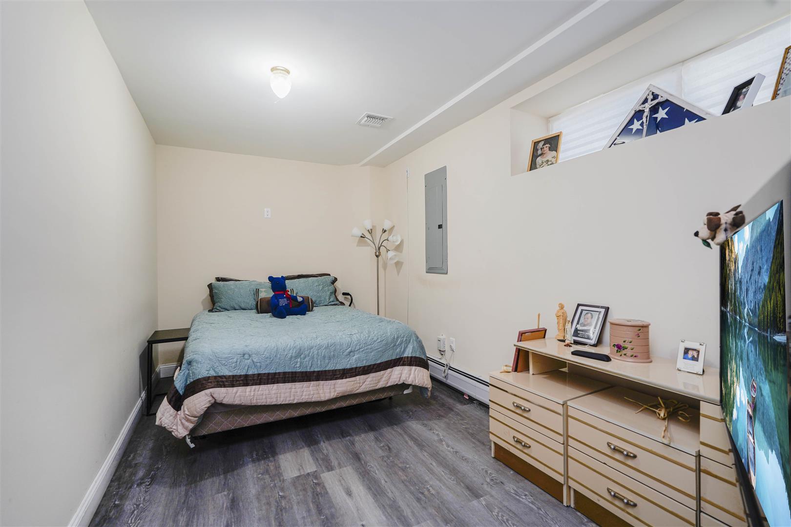 Single Family Darlington  Staten Island, NY 10309, MLS-850264-25