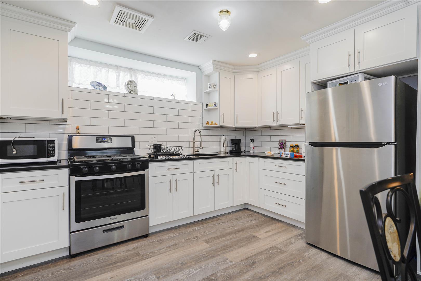 Single Family Darlington  Staten Island, NY 10309, MLS-850264-33