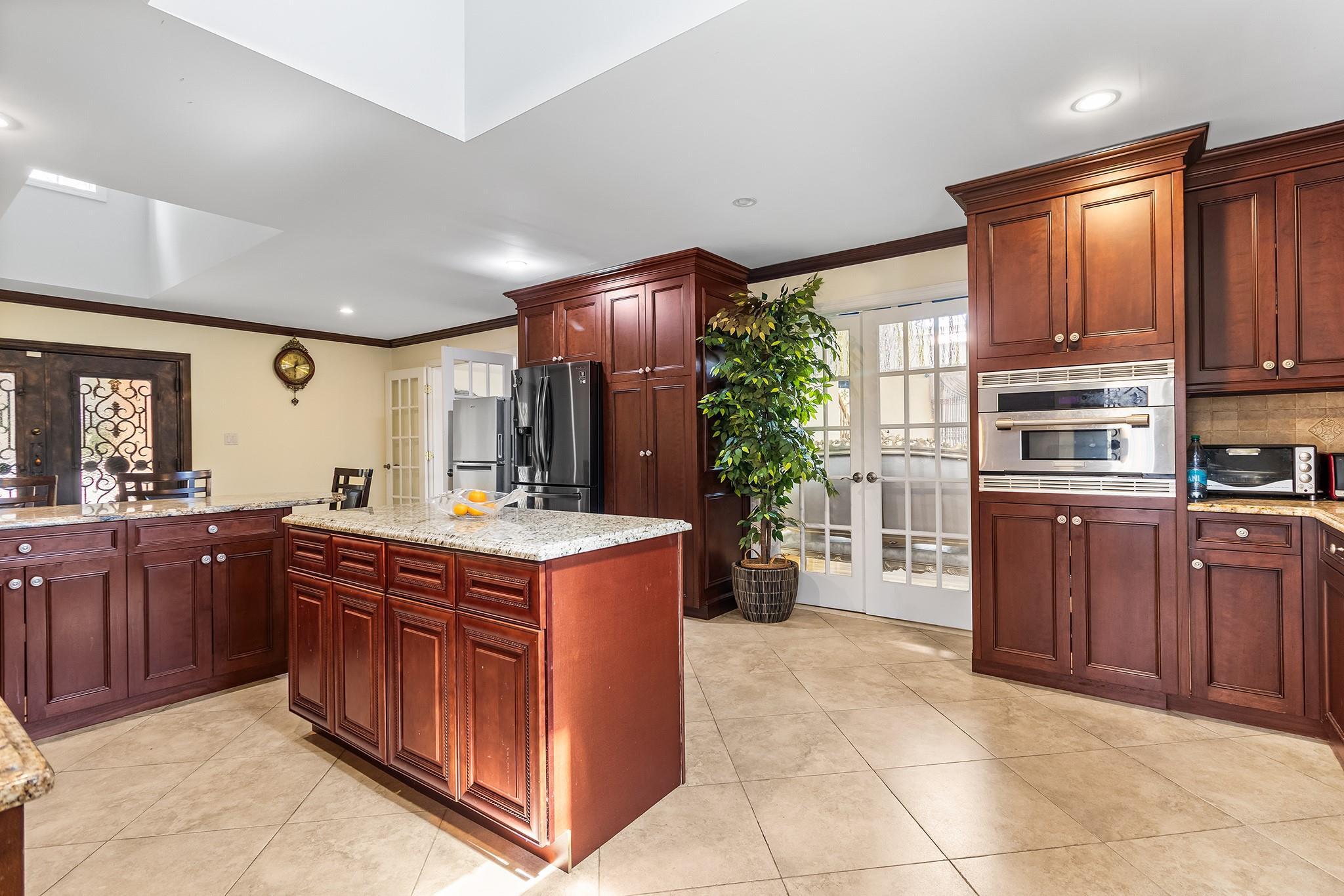 Single Family Roslyn  Nassau County, NY 11596, MLS-850268-12