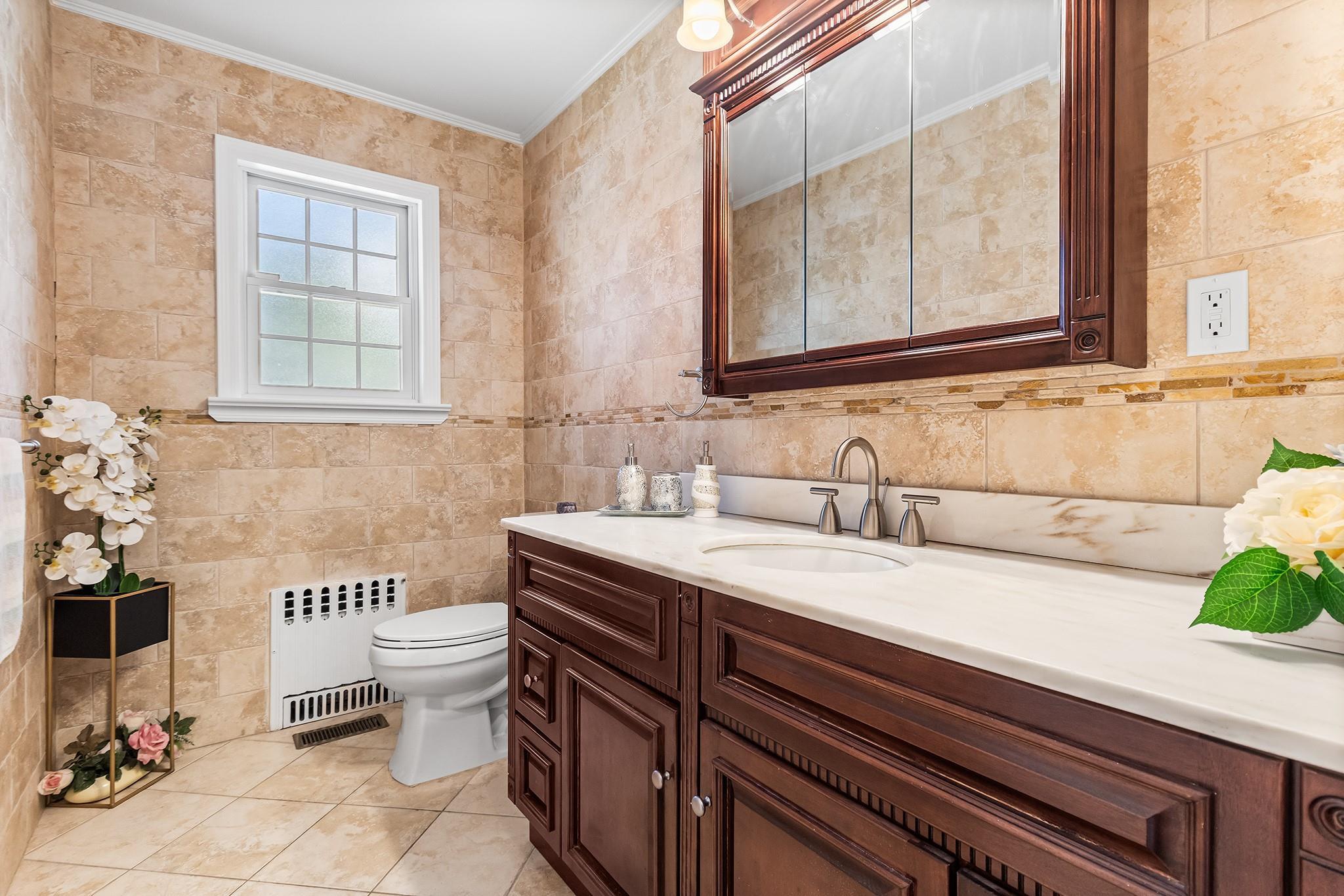Single Family Roslyn  Nassau County, NY 11596, MLS-850268-15