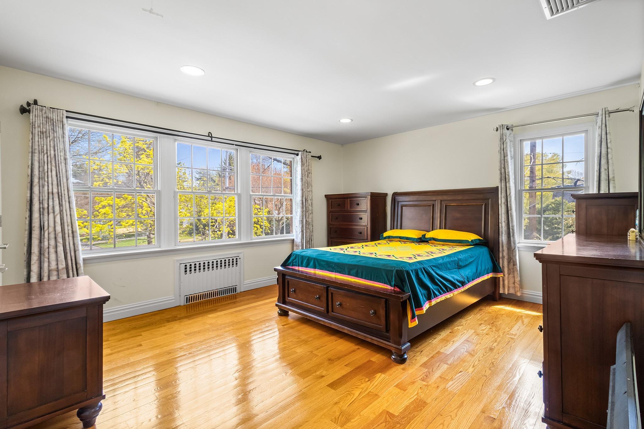 Single Family Roslyn  Nassau County, NY 11596, MLS-850268-24