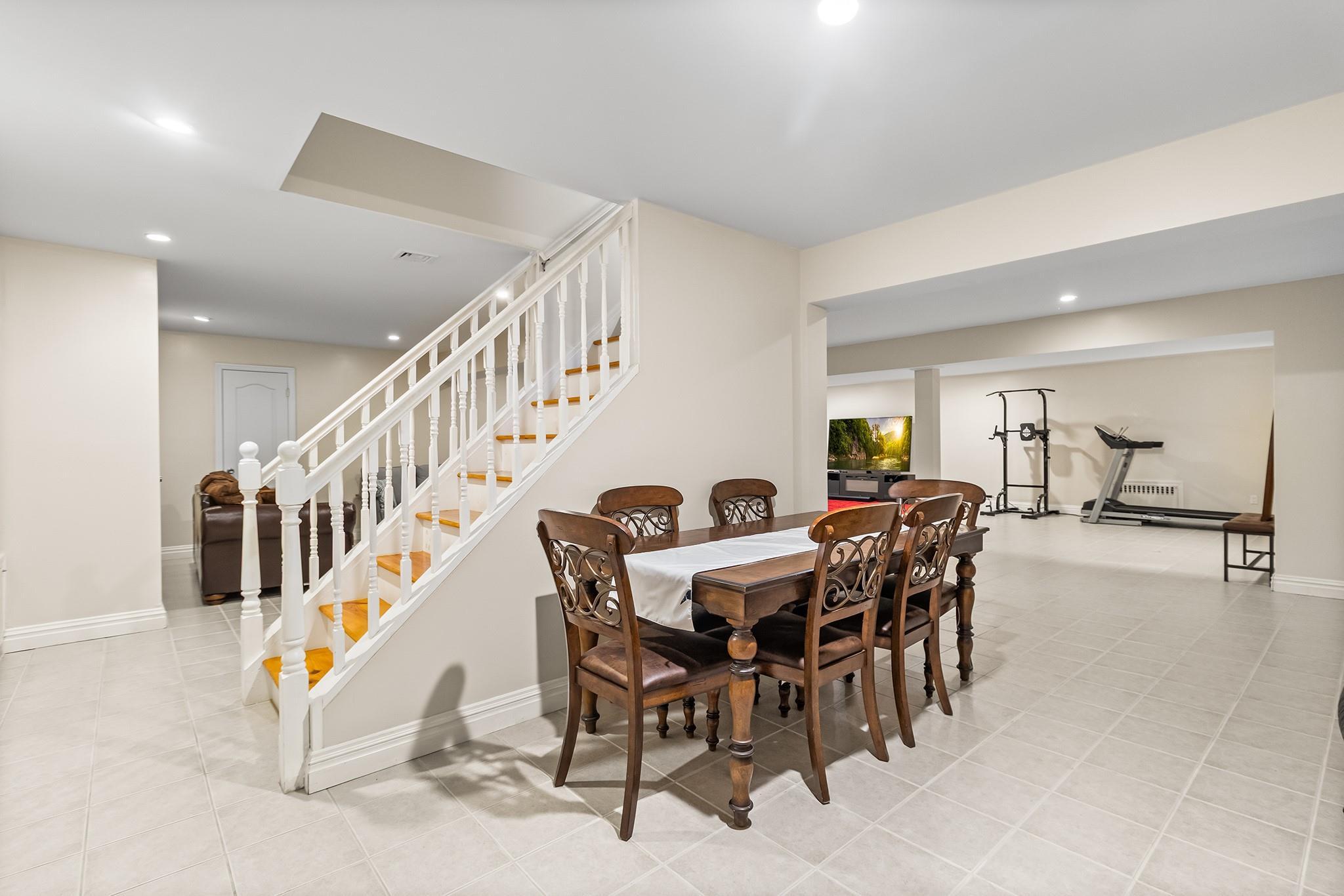 Single Family Roslyn  Nassau County, NY 11596, MLS-850268-29