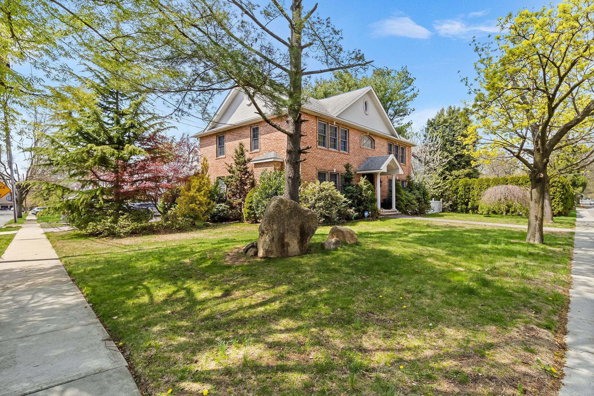 Single Family Roslyn  Nassau County, NY 11596, MLS-850268-3
