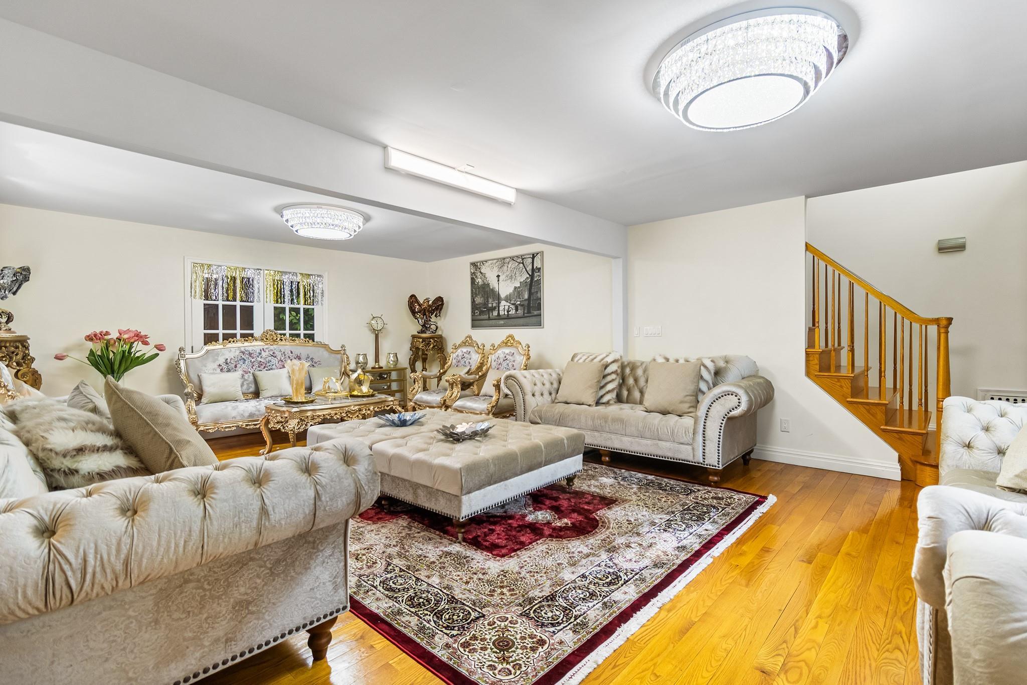 Single Family Roslyn  Nassau County, NY 11596, MLS-850268-9
