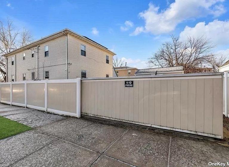 Single Family 220 St  Queens, NY 11413, MLS-850324-2