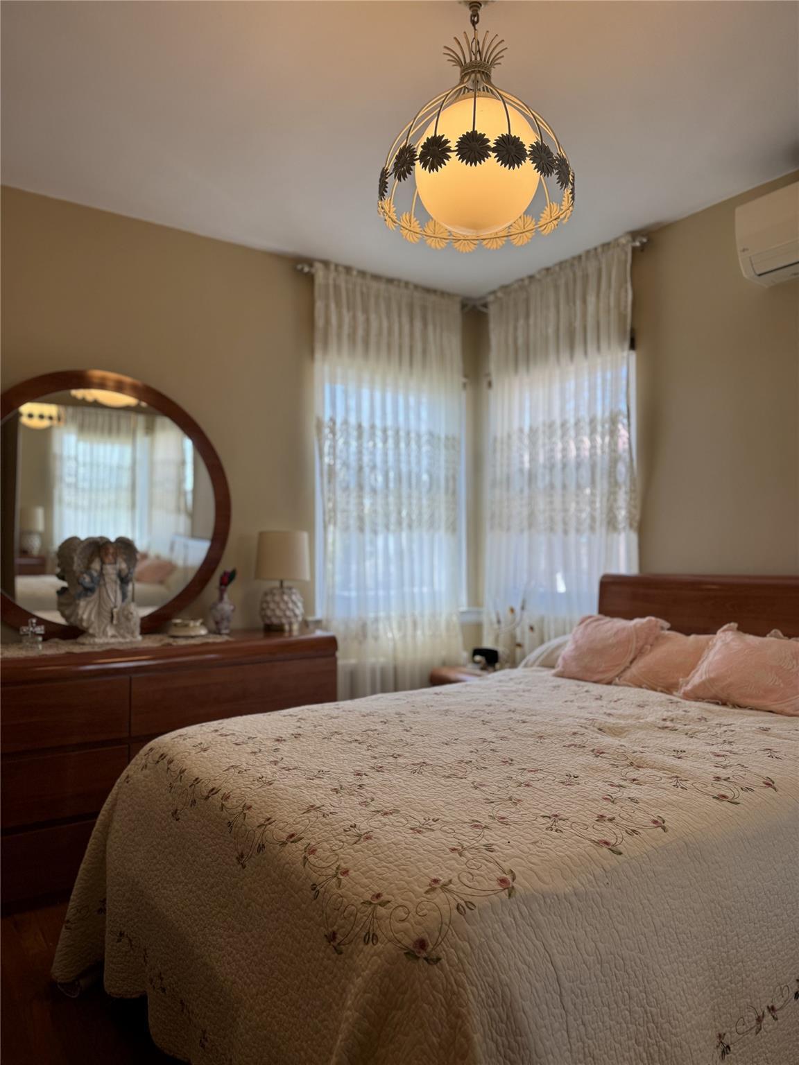 Single Family 147th St  Queens, NY 11357, MLS-850329-6