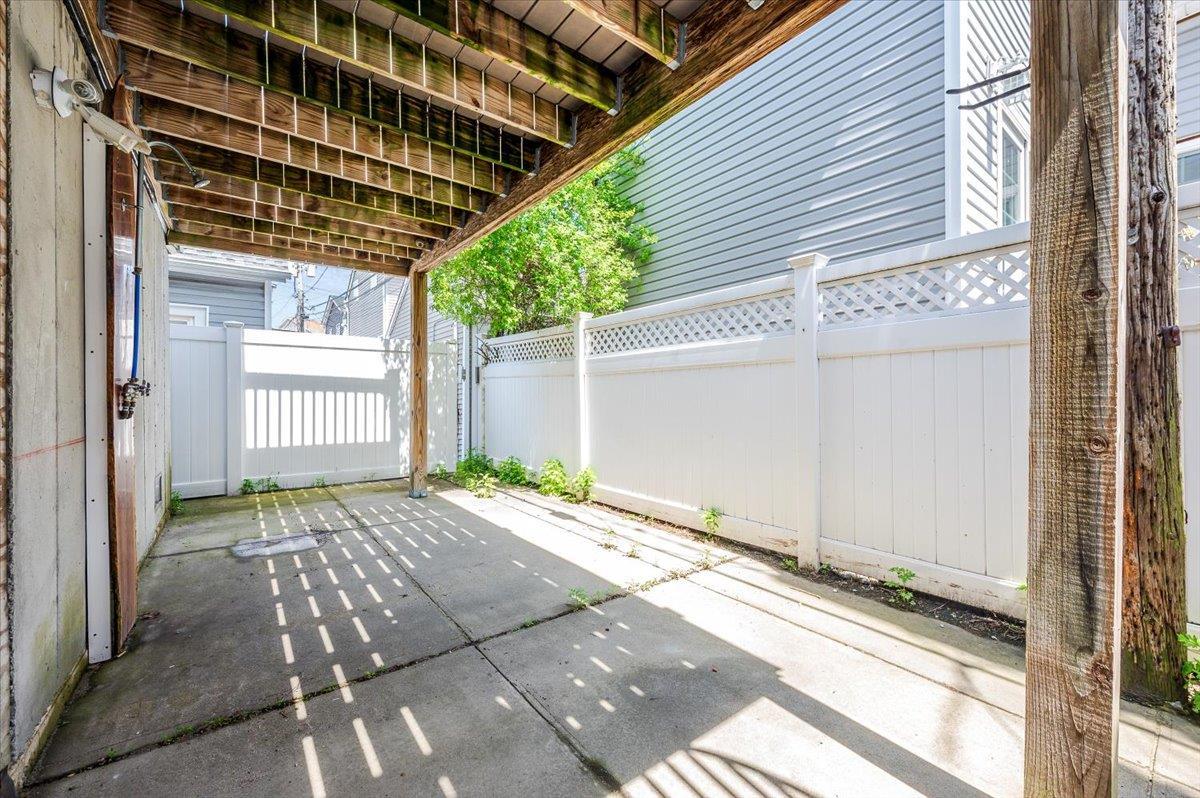 Single Family California  Nassau County, NY 11561, MLS-850376-17