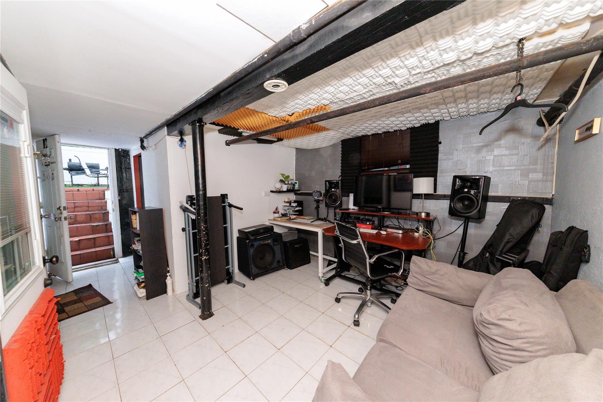 Single Family 80th  Queens, NY 11421, MLS-850388-30
