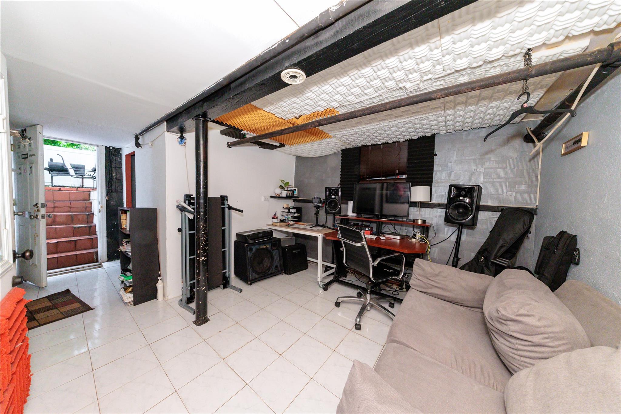 Single Family 80th  Queens, NY 11421, MLS-850388-31