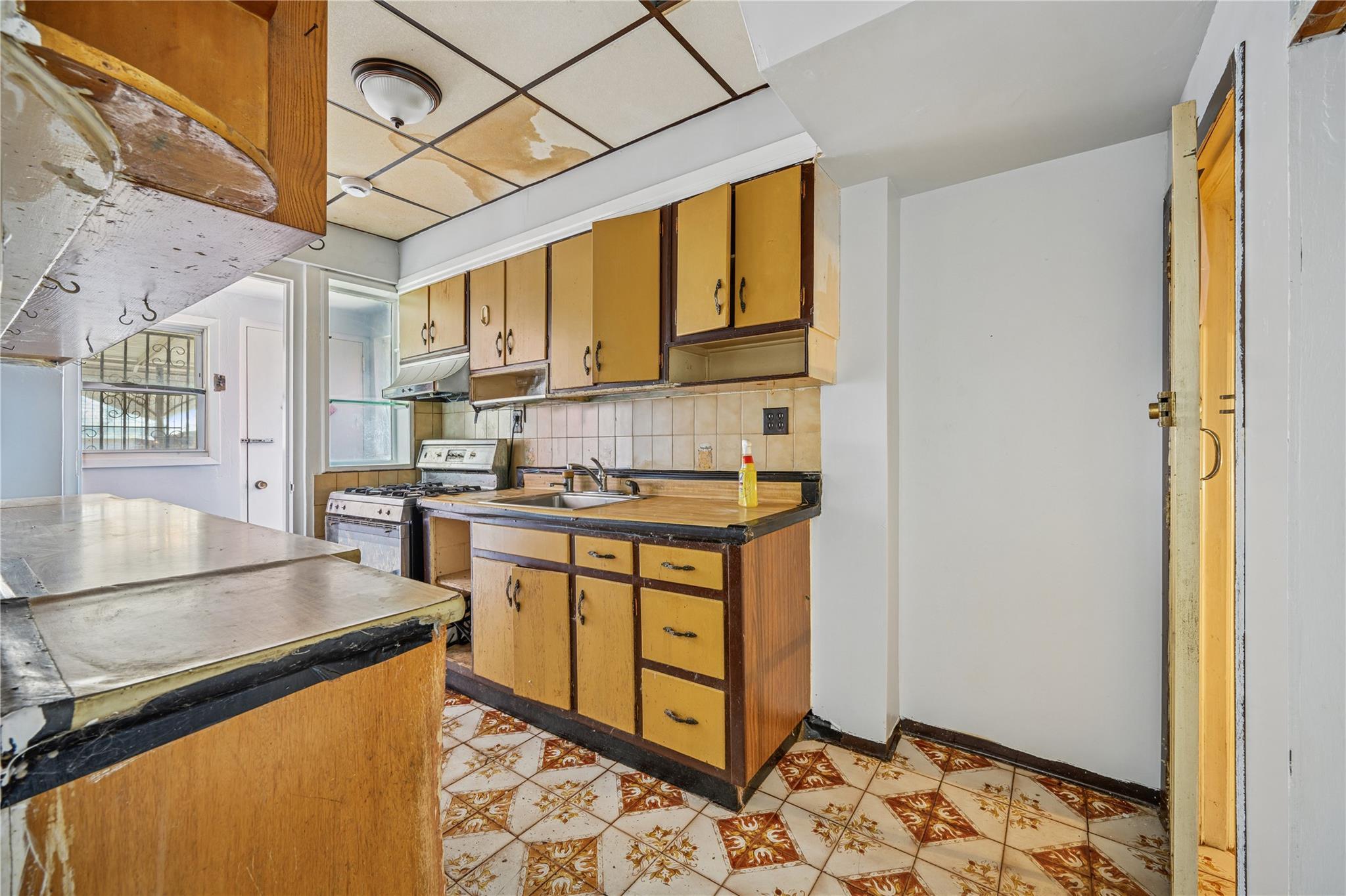 Single Family 87 Street  Queens, NY 11369, MLS-850416-16