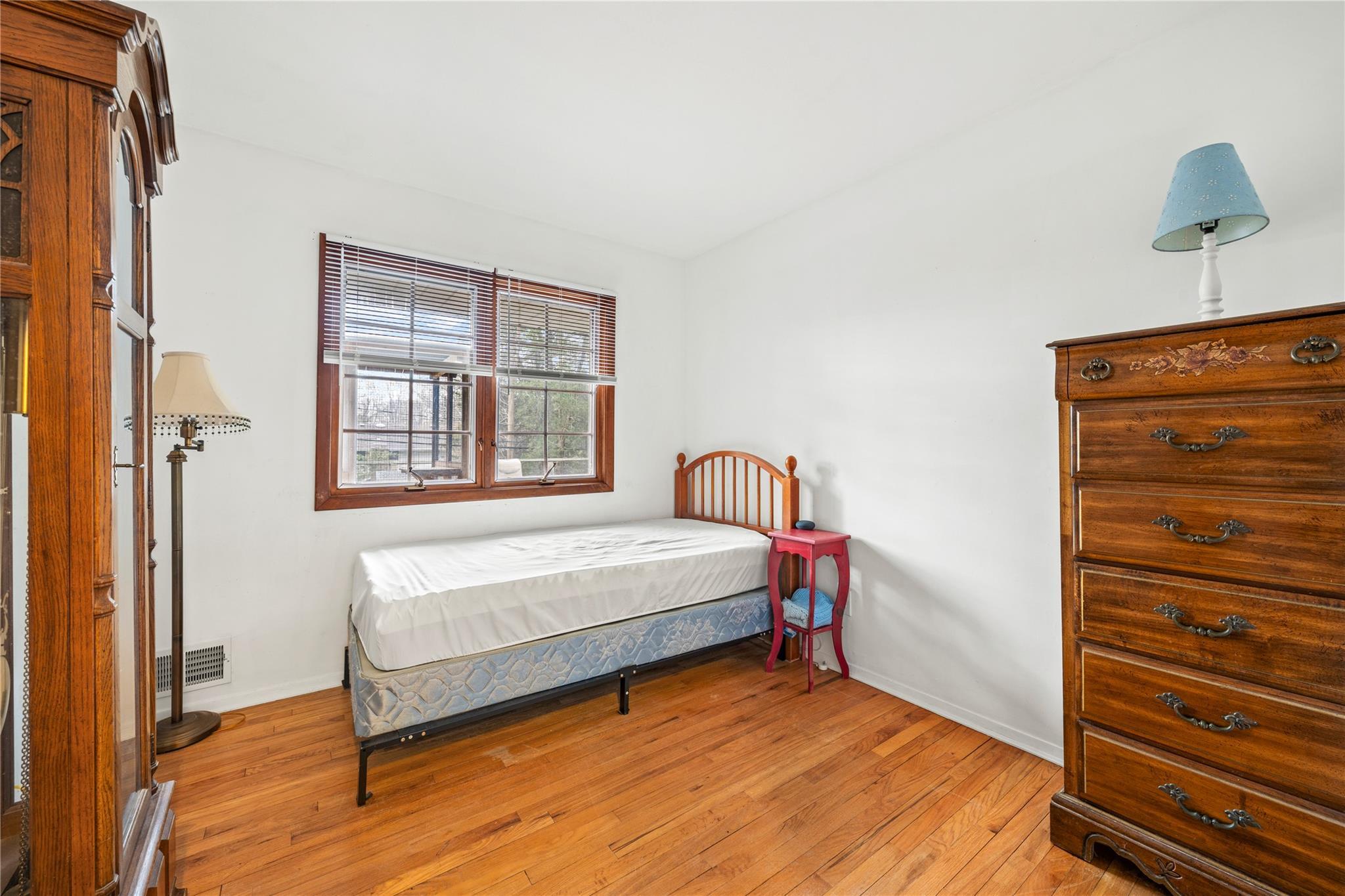 Single Family Eagle  Suffolk County, NY 11788, MLS-850421-10