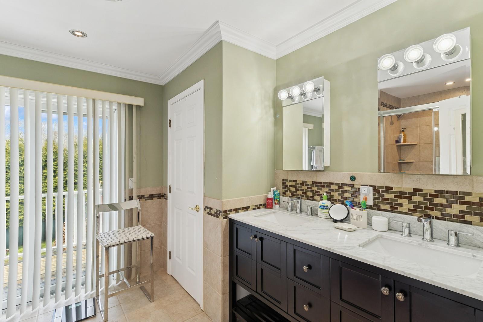 Single Family Norris Ln  Suffolk County, NY 11932, MLS-850424-29
