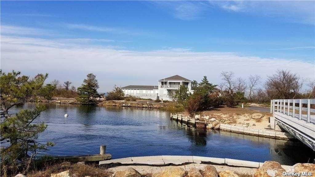 Single Family Frost Creek Dr  Nassau County, NY 11560, MLS-850434-33