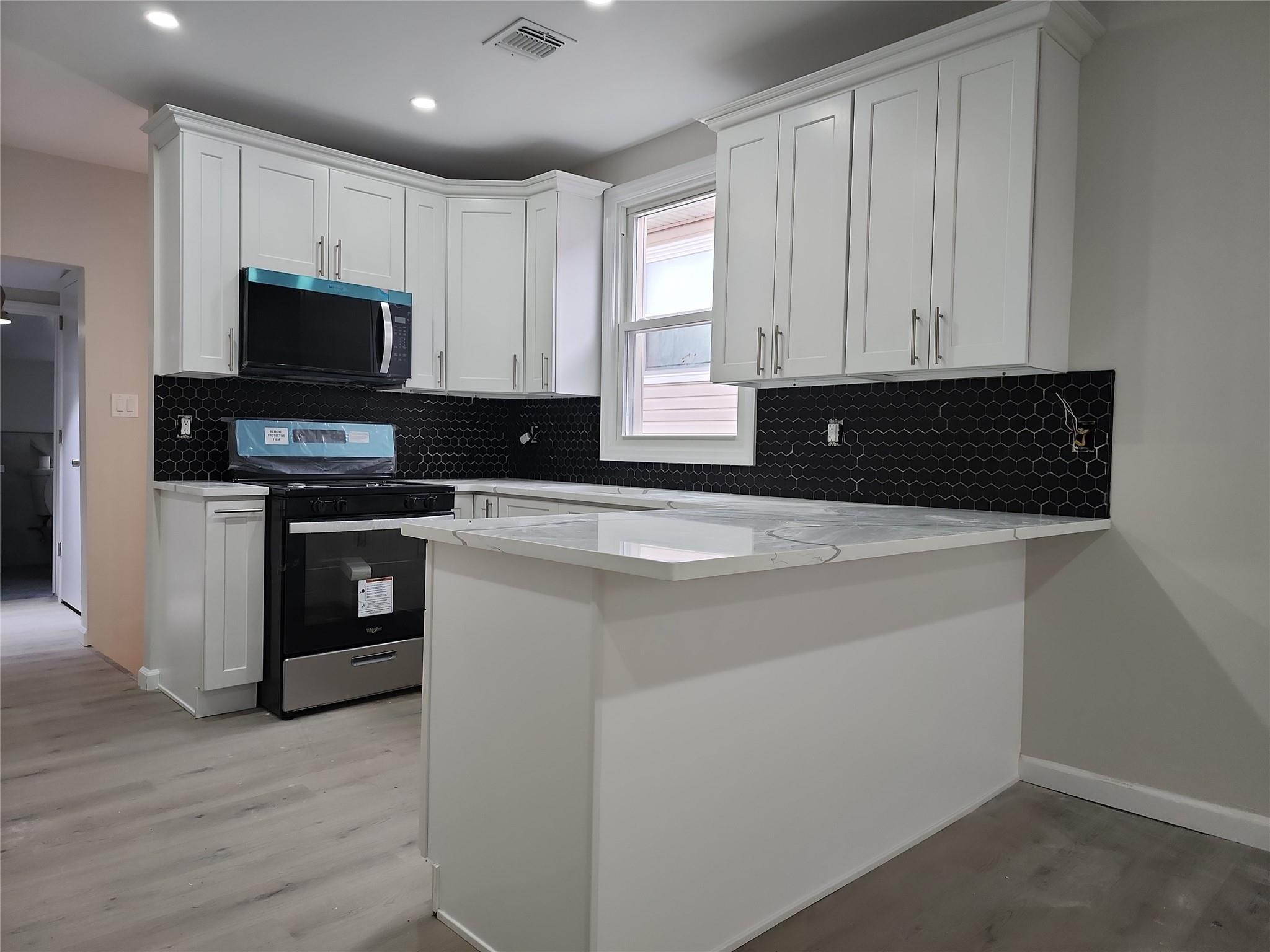 Single Family Wayne Street  Staten Island, NY 10310, MLS-850437-16