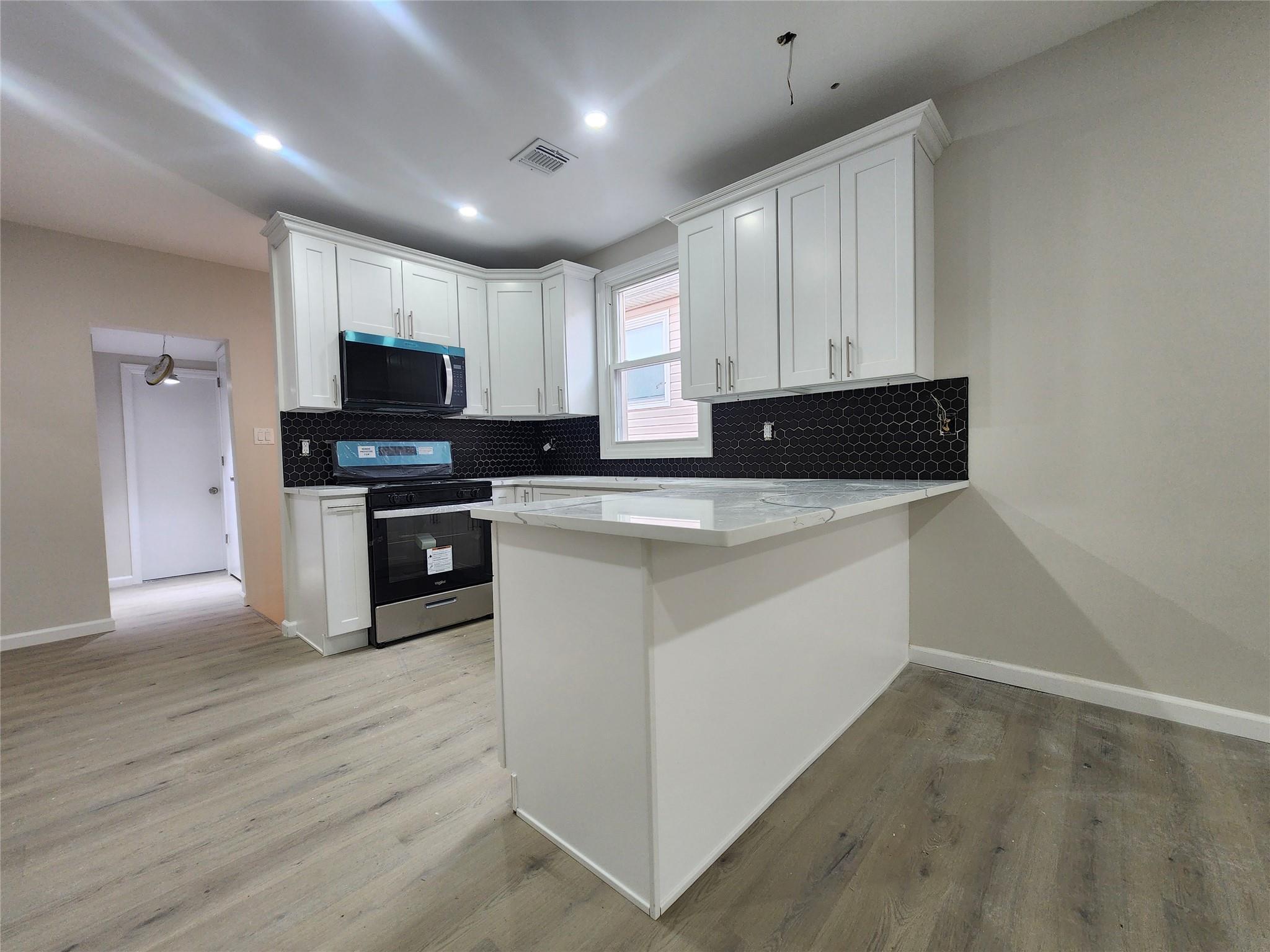 Single Family Wayne Street  Staten Island, NY 10310, MLS-850437-18