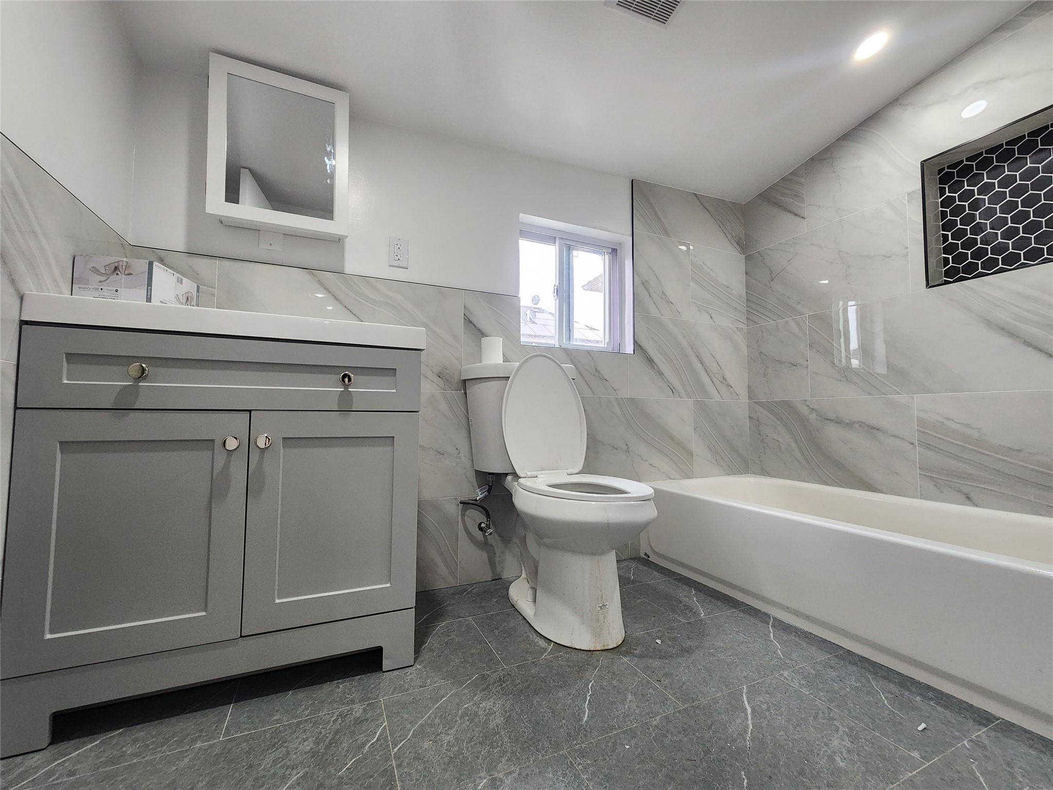 Single Family Wayne Street  Staten Island, NY 10310, MLS-850437-32