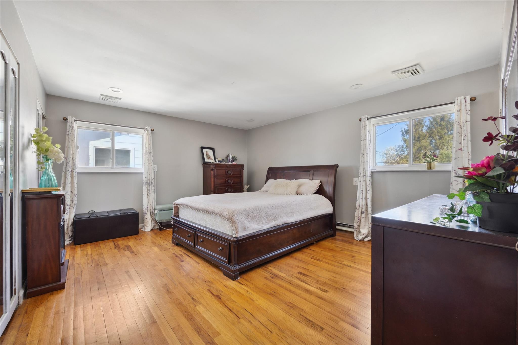 Single Family S Seamans Neck  Nassau County, NY 11783, MLS-850441-18
