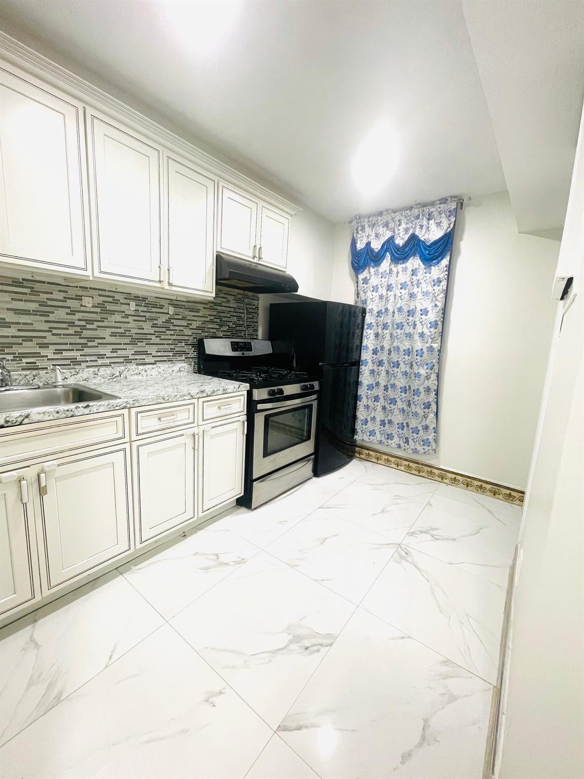 Single Family 65th Ave  Queens, NY 11367, MLS-850452-5