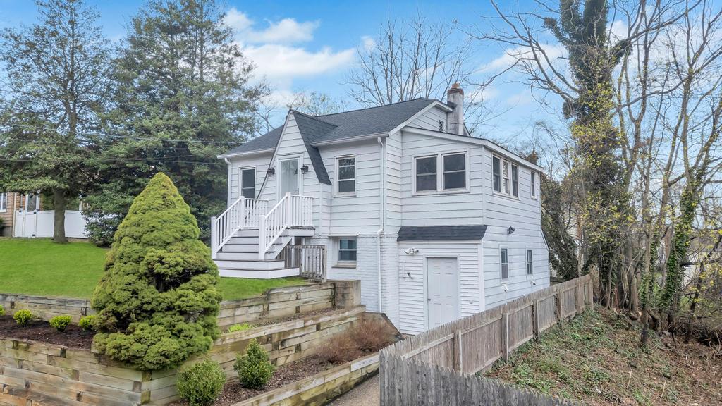 Single Family Walnut  Suffolk County, NY 11754, MLS-850456-2