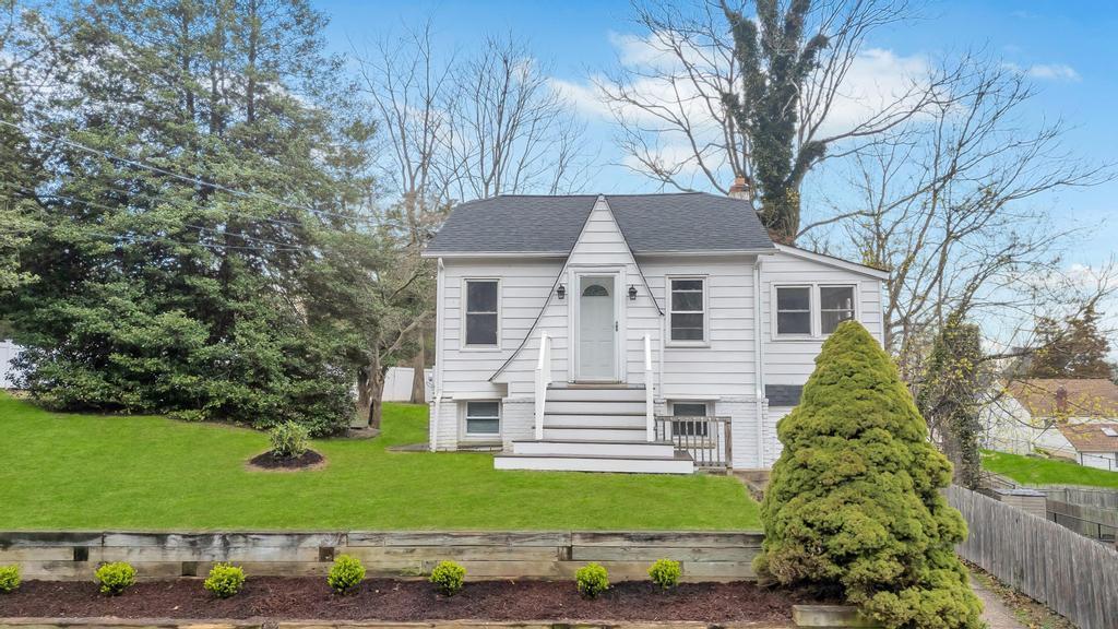 Single Family Walnut  Suffolk County, NY 11754, MLS-850456-5
