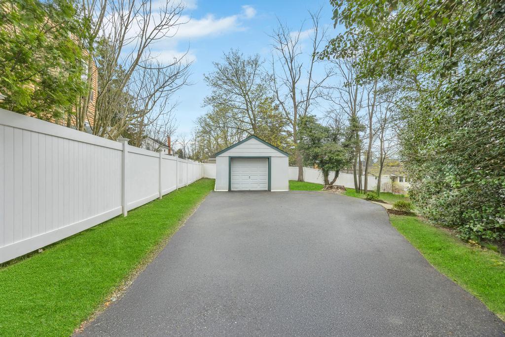 Single Family Walnut  Suffolk County, NY 11754, MLS-850456-6