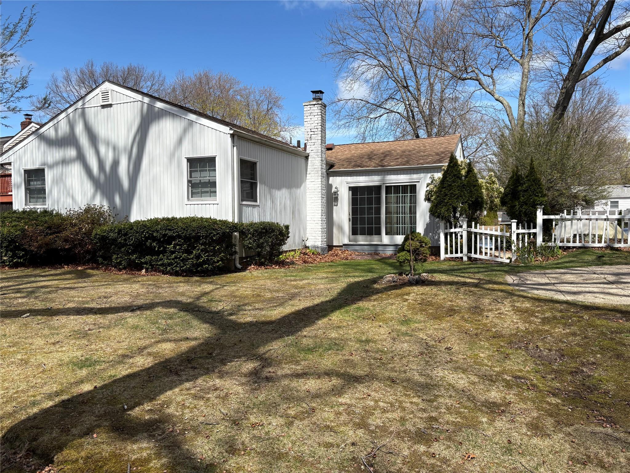 Single Family Dee Place  Suffolk County, NY 11746, MLS-850524-13