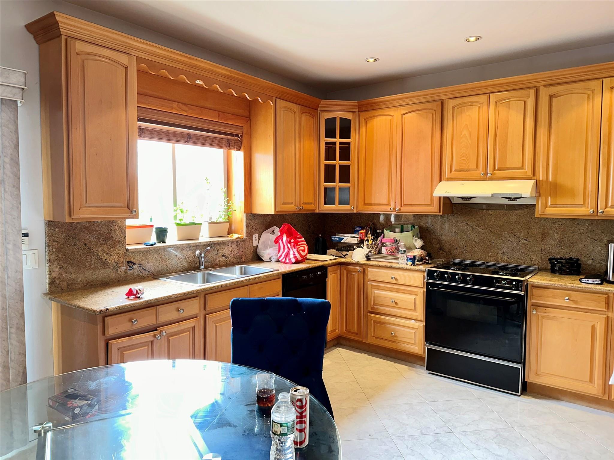 Single Family 78 Th  Brooklyn, NY 11214, MLS-850562-3