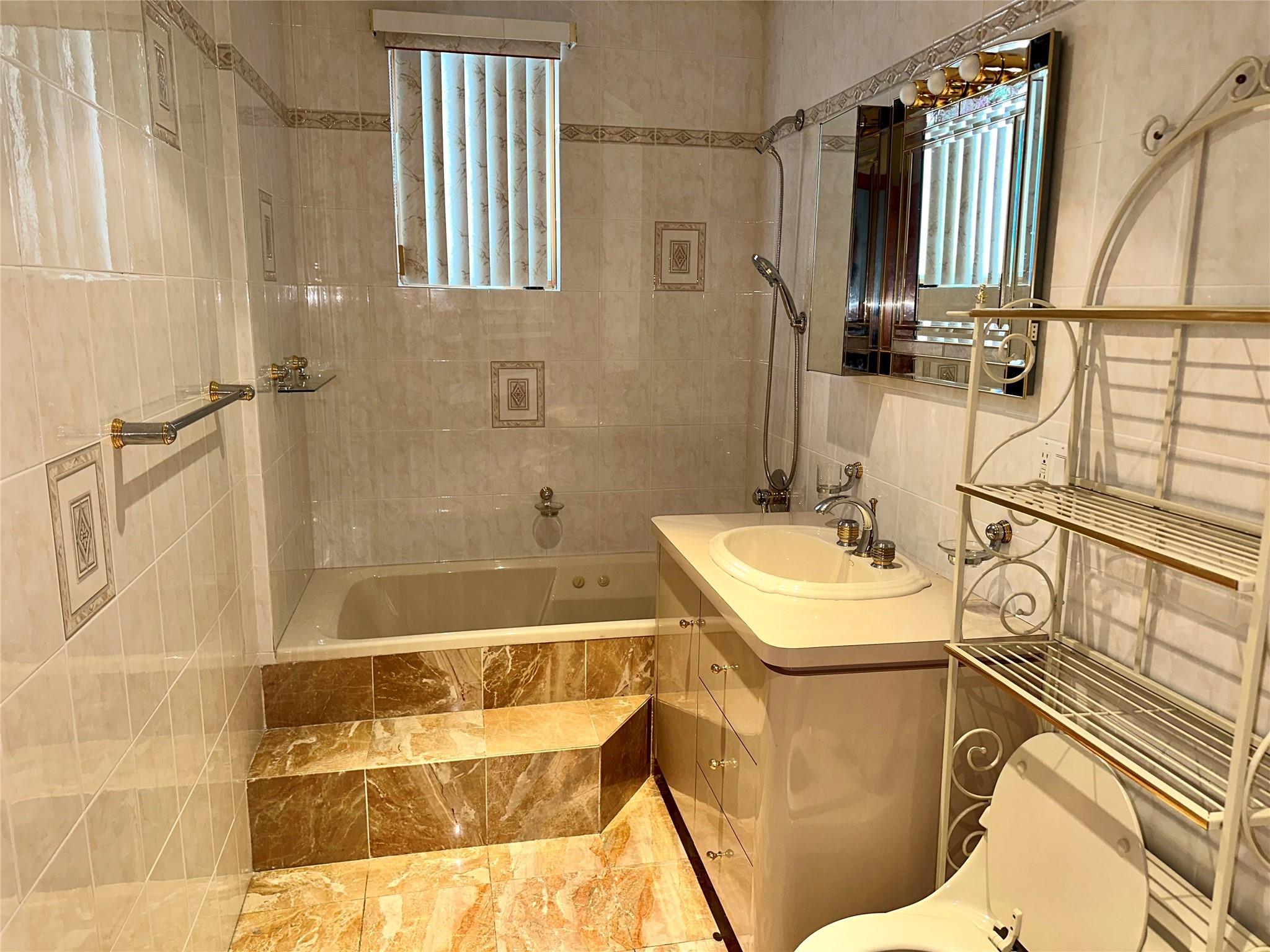 Single Family 78 Th  Brooklyn, NY 11214, MLS-850562-7
