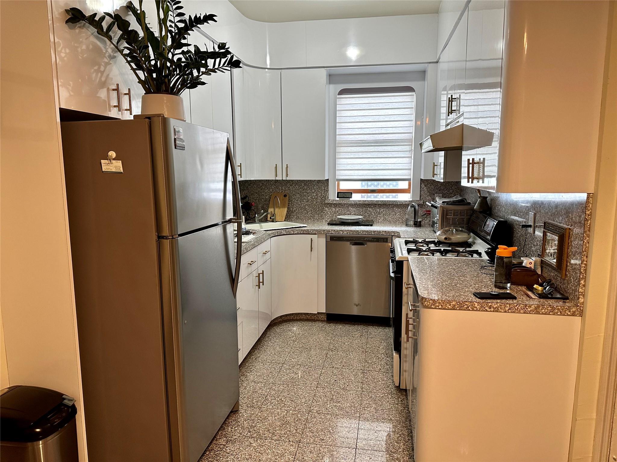 Single Family 78 Th  Brooklyn, NY 11214, MLS-850562-9